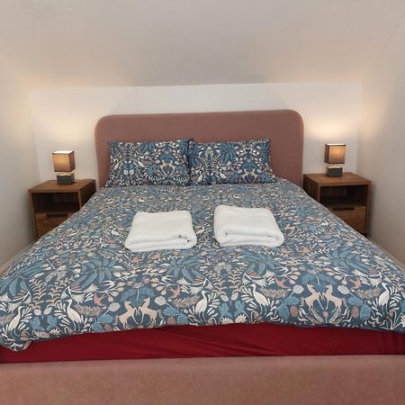 Bright - Central - Sleeps 10 Edinburgh Bagian luar foto