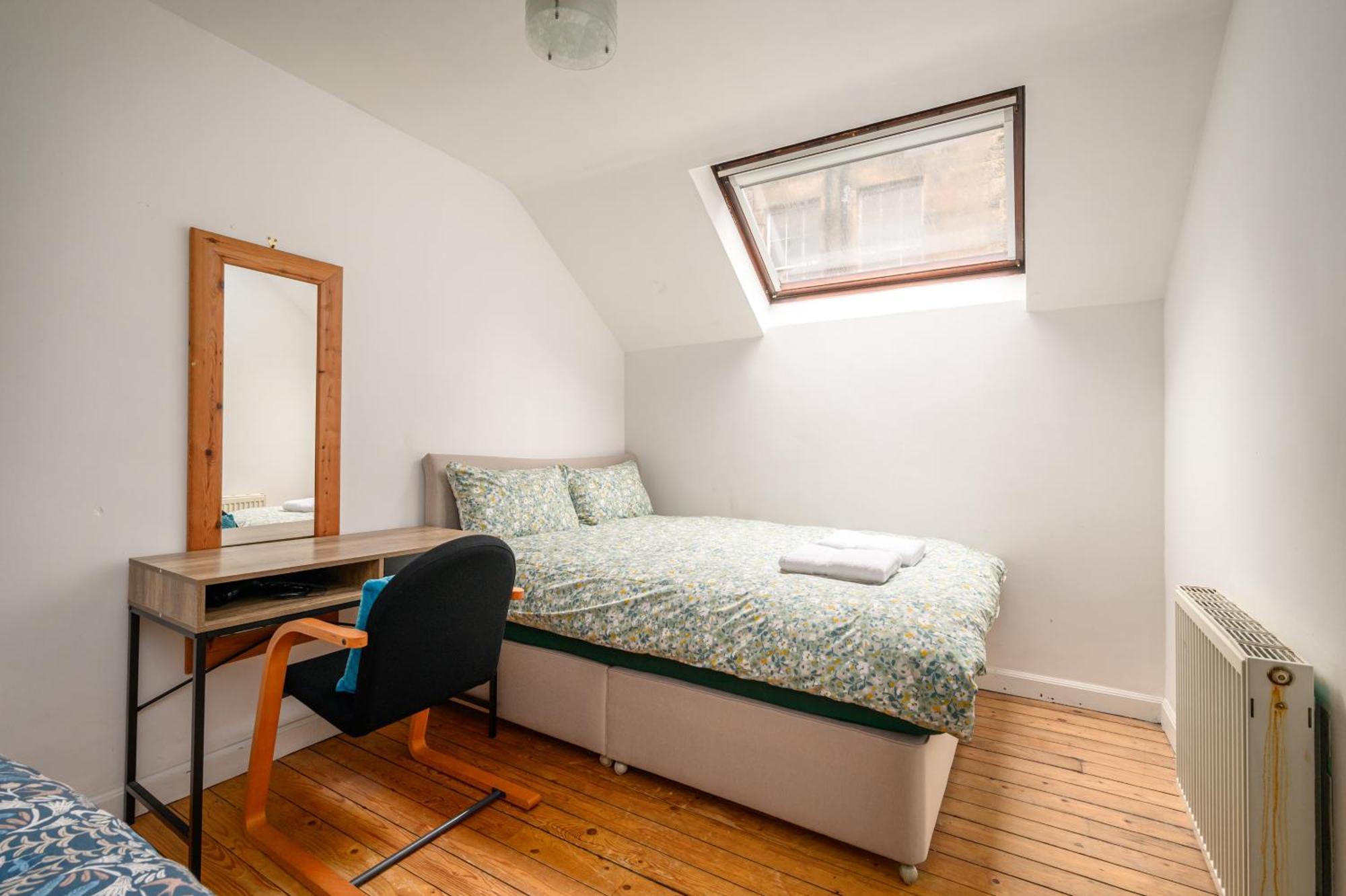 Bright - Central - Sleeps 10 Edinburgh Bagian luar foto