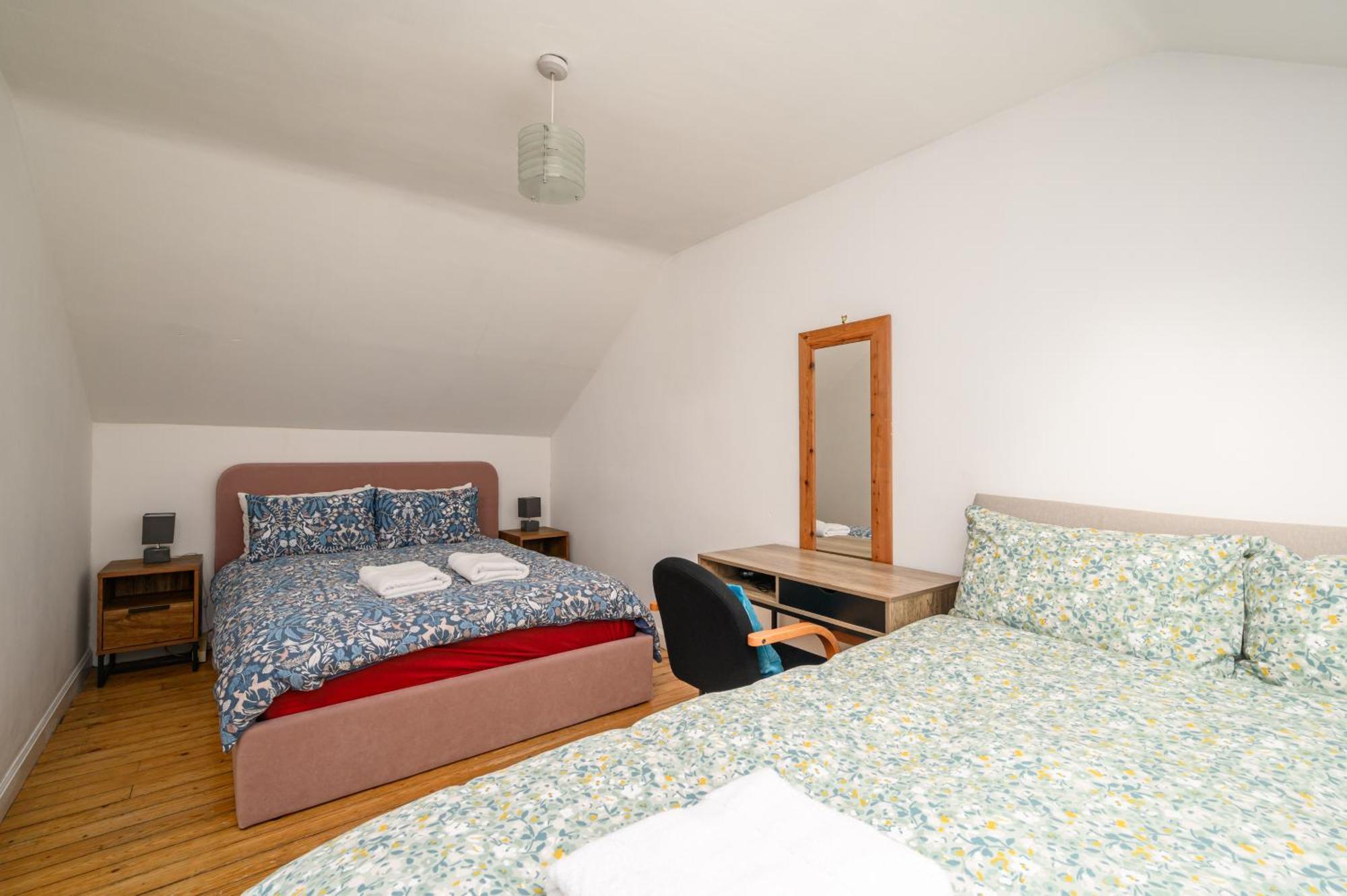 Bright - Central - Sleeps 10 Edinburgh Bagian luar foto